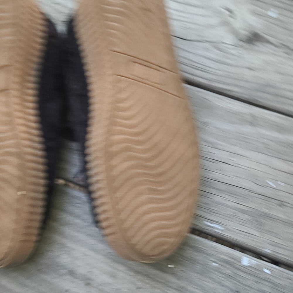 Shoes - Picture 3 of 4